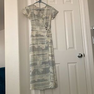 Sienna Sky MIDI cream black flowy dress